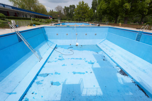 Best Water damage restoration specialists  in Meadowbrook, CA